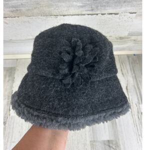 La Fenice Women’s Gray Floral Crochet Wool Winter Hat One Size Cozy Italian65